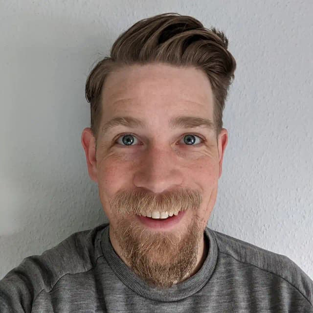 A portrait photograph of Jonny Haynes